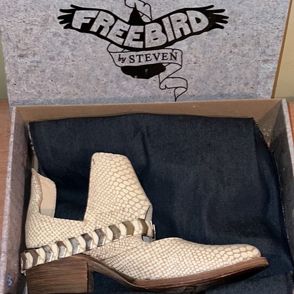 Never Worn Blade by Freebird by Steven - Women’s Size 9 - Picture 5 of 6